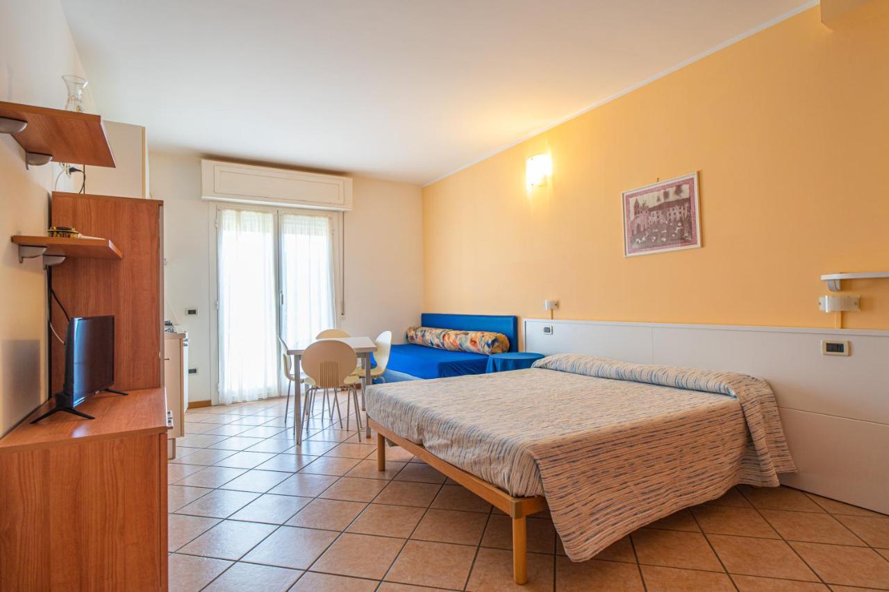 Gloria Aparthotel 3*