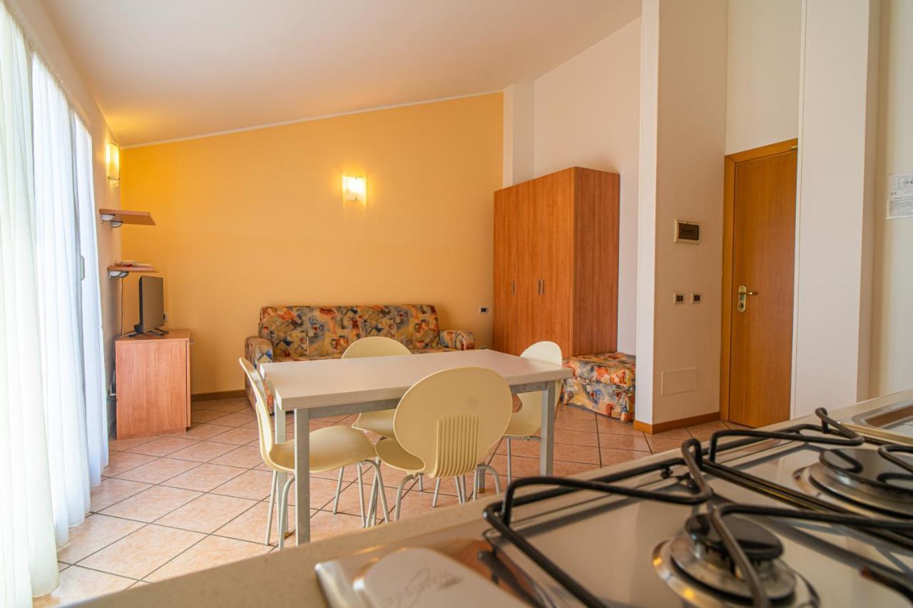 Gloria Aparthotel 3*
