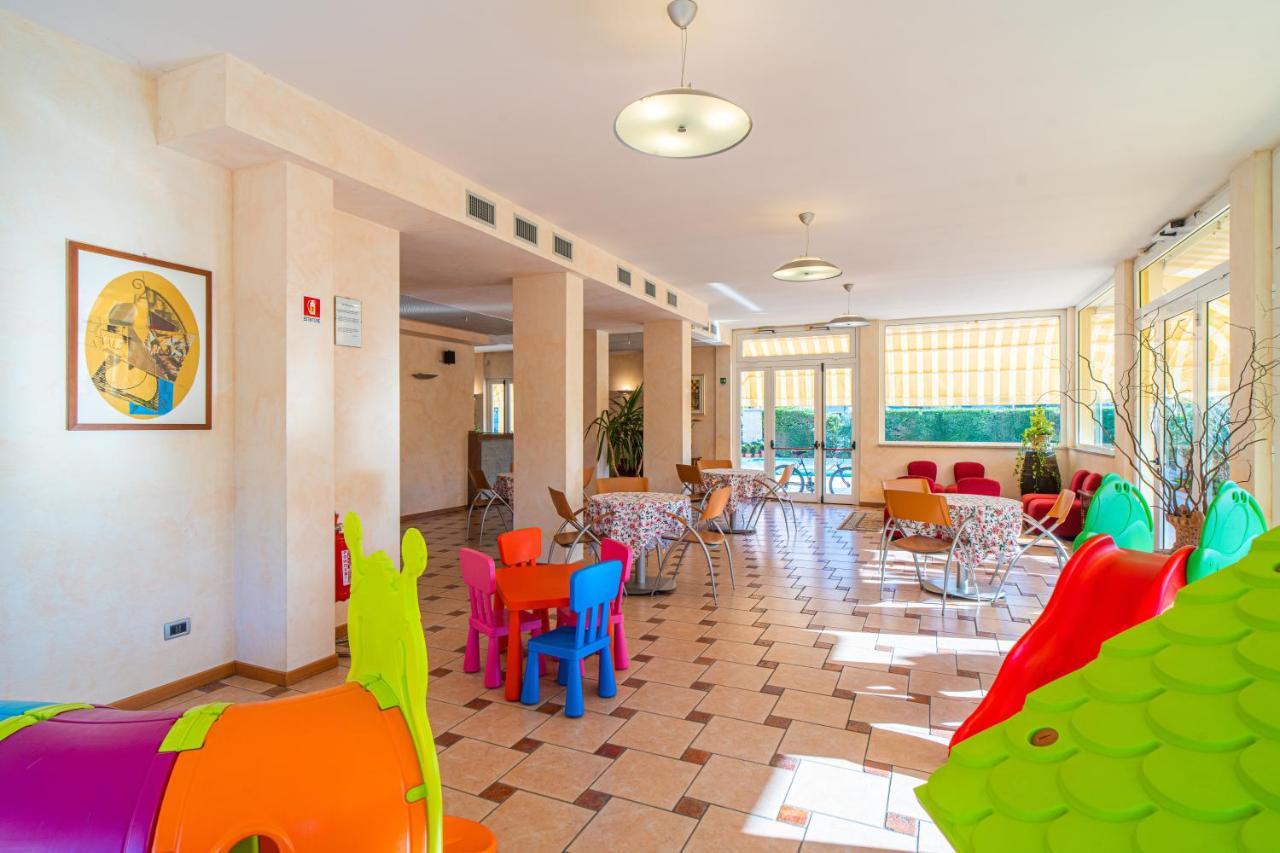 Gloria Aparthotel 3*